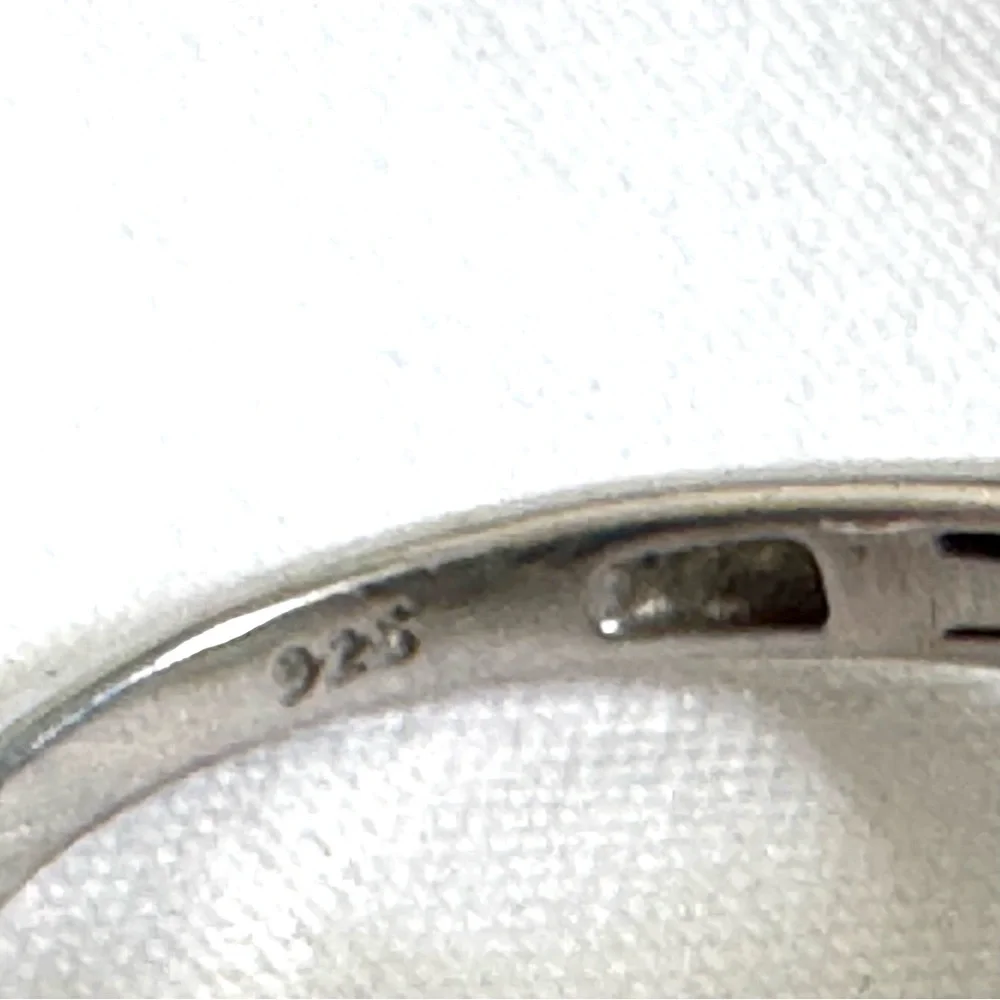 Peridot and CZ ring in 925 Sterling silver new never worn size 8 - Picture 4 of 7